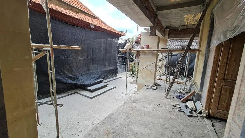 Ground floor of a building under construction with scaffolding